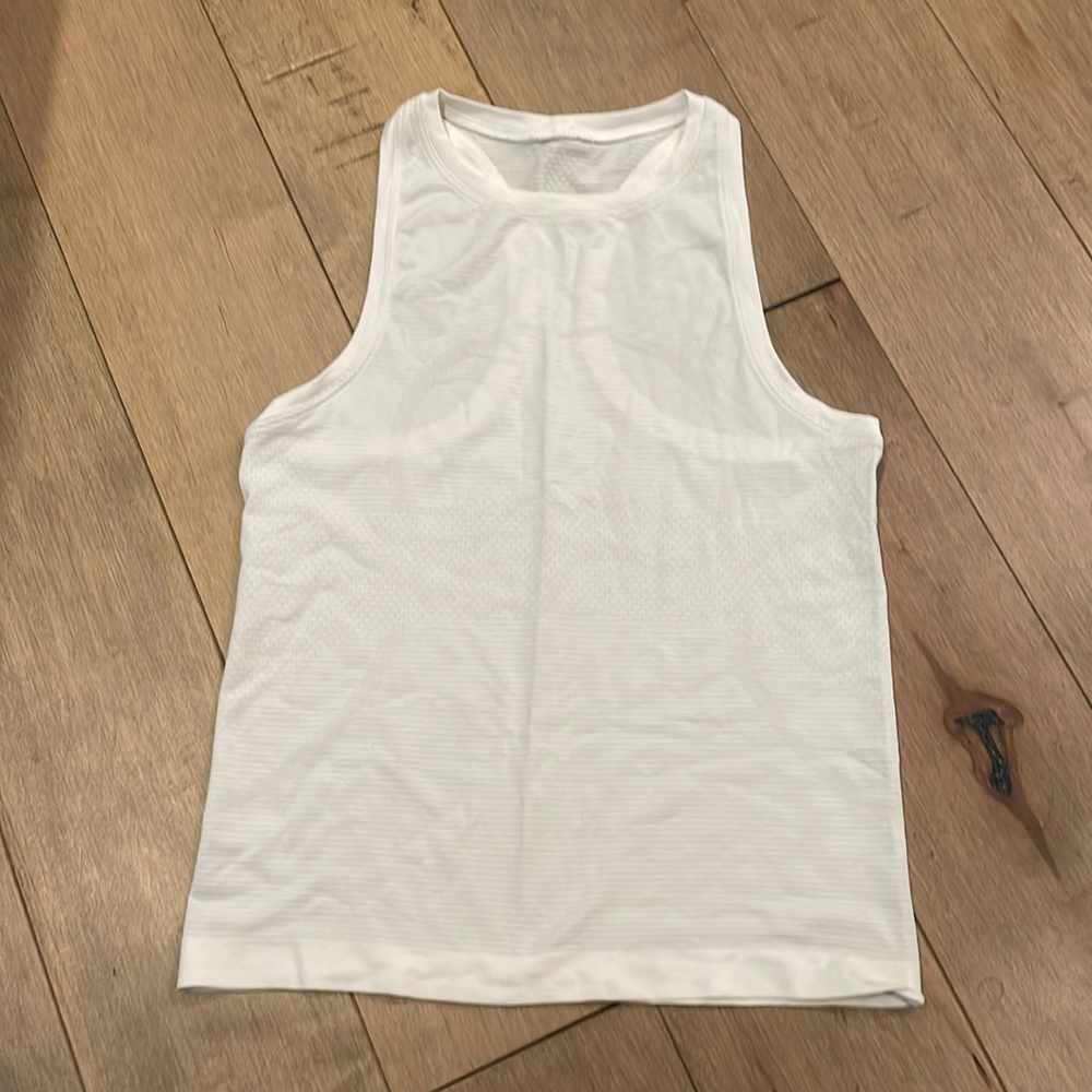 Swiftly Tech High-Neck Tank Top 2.0. Waist Length. White. Size 4.